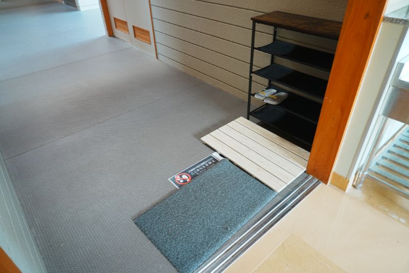 Snow Peak 陸前高田キャンプフィールド　サニタリー棟　土足禁止