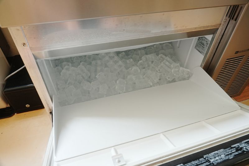 岩木山青少年スポーツセンター　管理棟　製氷機２