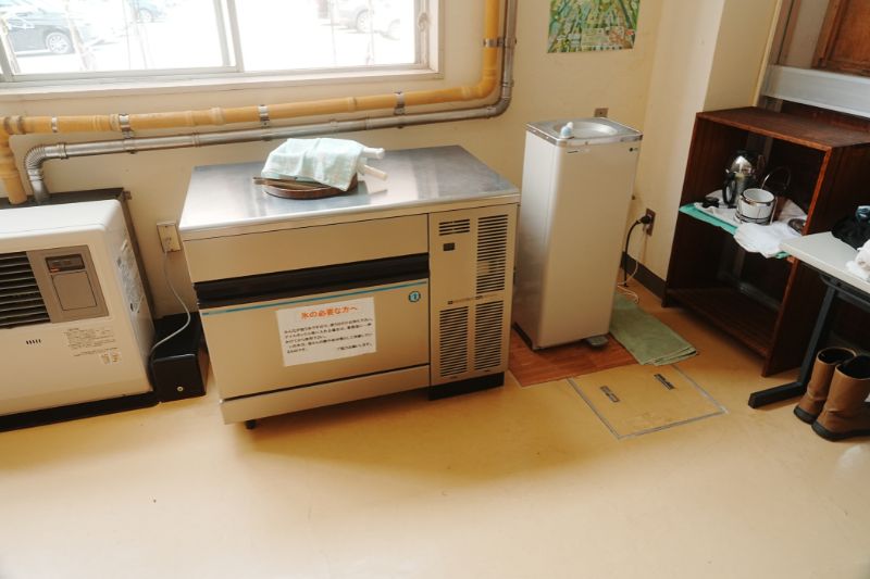 岩木山青少年スポーツセンター　管理棟　製氷機１