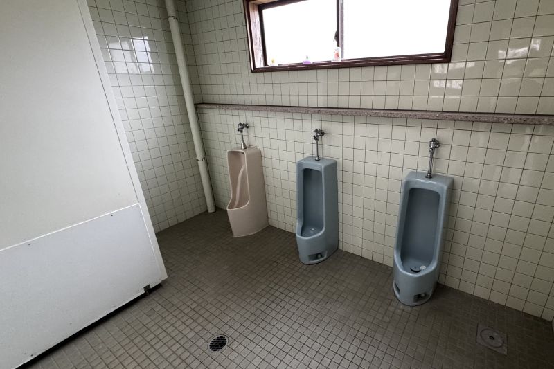 奈曽川河川公園キャンプ場　トイレ２