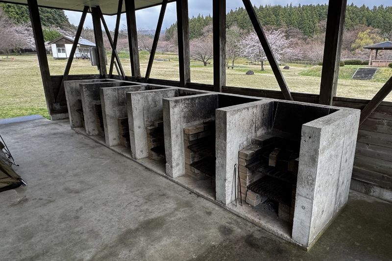 奈曽川河川公園キャンプ場　竈門　灰　炭　捨て場