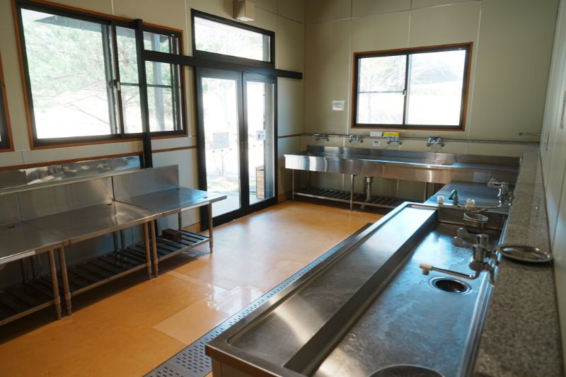 Snow Peak 陸前高田キャンプフィールド　サニタリー棟　炊事場