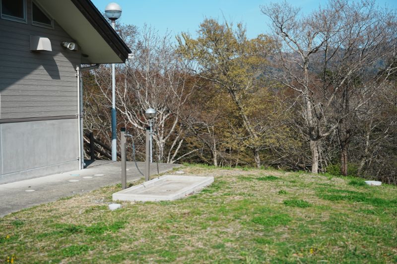 おしか家族旅行村オートキャンプ場　サニタリー棟横　洗い場