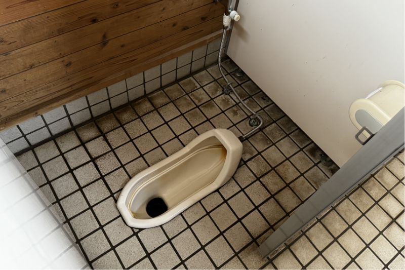 飛びのくずれ　キャンプ場　トイレ２