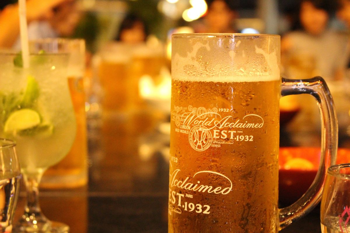 飲み会　ビール　イメージ