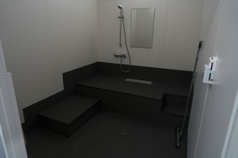 Snow Peak 陸前高田キャンプフィールド　管理棟　ストア　シャワー　車いす用２