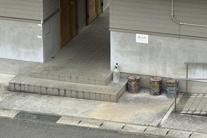 おしか家族旅行村オートキャンプ場　サニタリー棟　灰捨て場