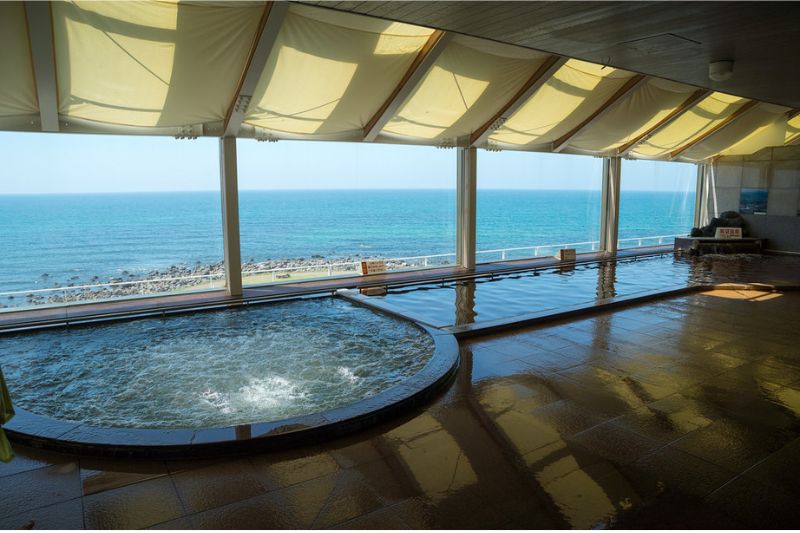 道の駅　象潟　ねむの丘　眺海の湯