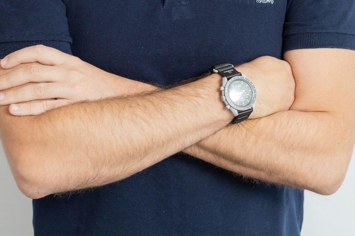 腕組み　イメージ