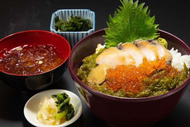 海鮮レストラン・なぎさ　鮑丼