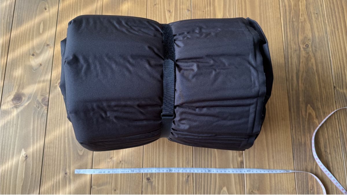 キャンプ　インフレーターマット　サバティカル　収納４