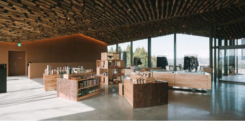 snowpeak field suite spaheadquarters（スノーピーク フィールド スイート スパヘッドクォーターズ） 　売店
